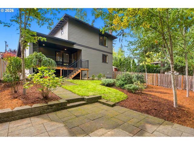 9034 Sw 49TH Ave, Portland, OR 97219