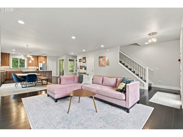 9034 Sw 49TH Ave, Portland, OR 97219