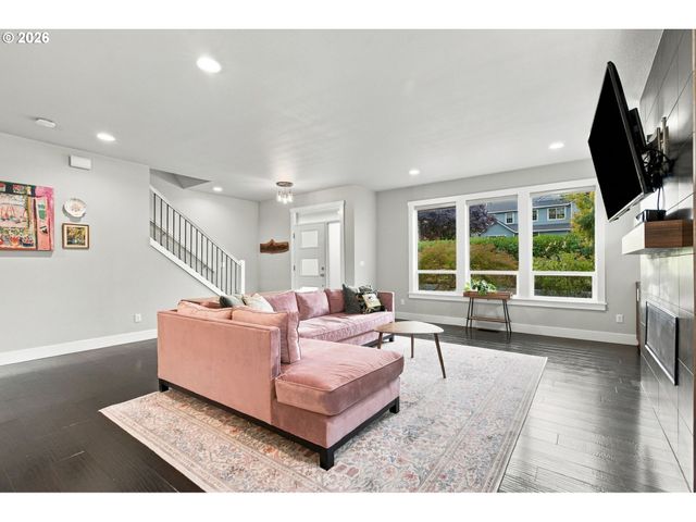 9034 Sw 49TH Ave, Portland, OR 97219