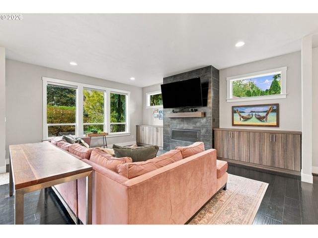 9034 Sw 49TH Ave, Portland, OR 97219