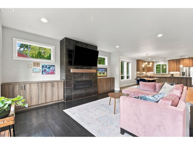 9034 Sw 49TH Ave, Portland, OR 97219