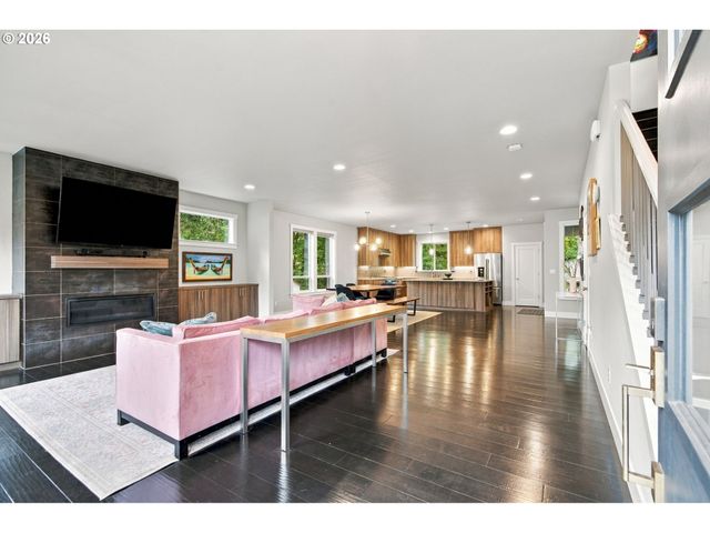 9034 Sw 49TH Ave, Portland, OR 97219