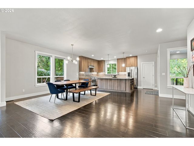 9034 Sw 49TH Ave, Portland, OR 97219