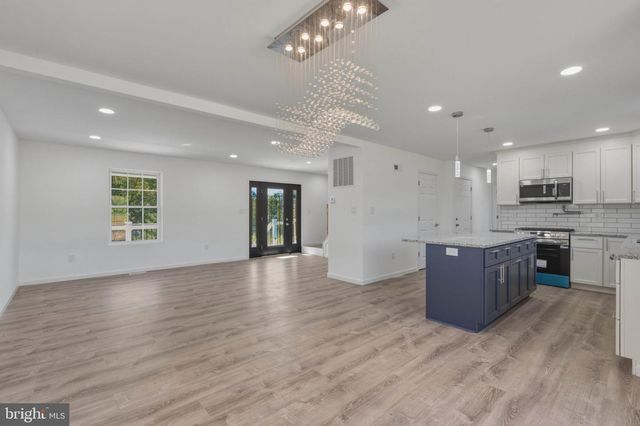 572 FOREST GROVE RD, Vineland, NJ 08360