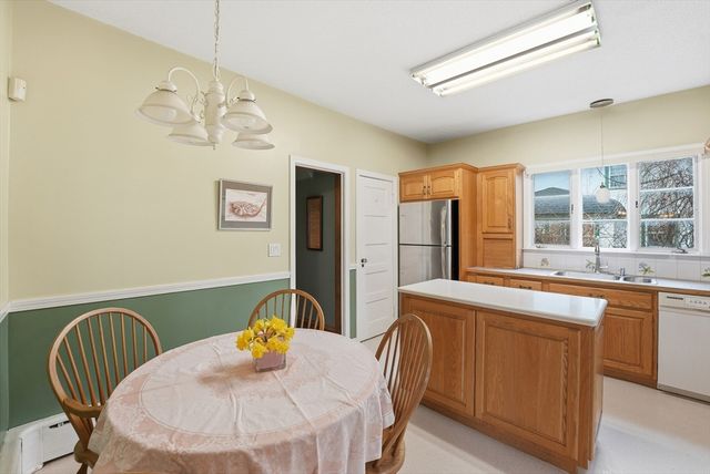31 Trinity Ter, Springfield, MA 01108