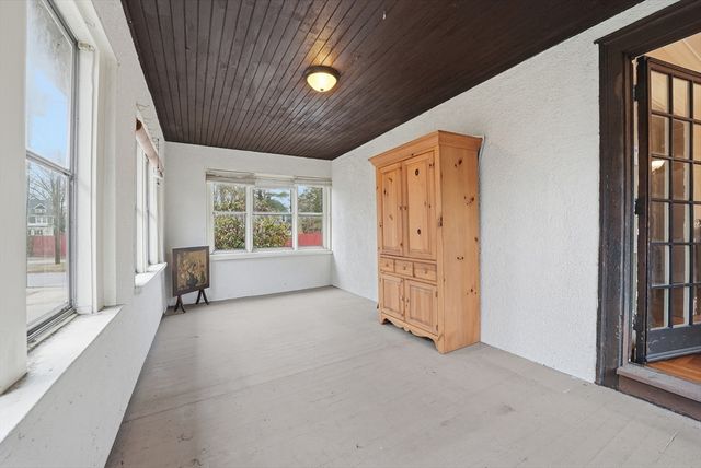 31 Trinity Ter, Springfield, MA 01108