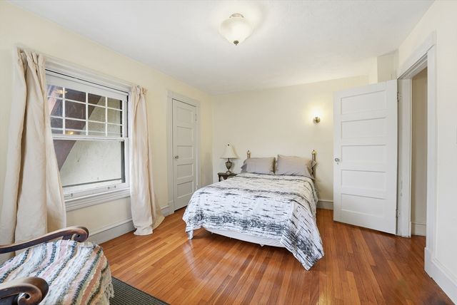 31 Trinity Ter, Springfield, MA 01108