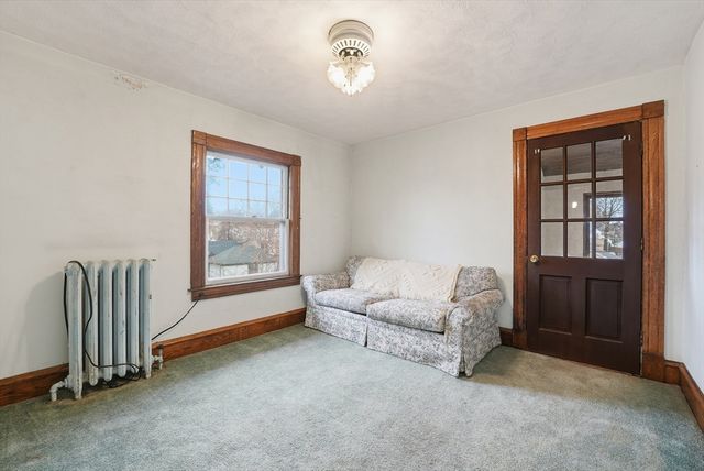 31 Trinity Ter, Springfield, MA 01108