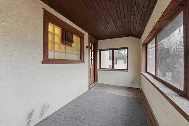 31 Trinity Ter, Springfield, MA 01108