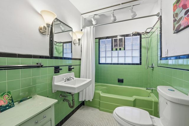 31 Trinity Ter, Springfield, MA 01108