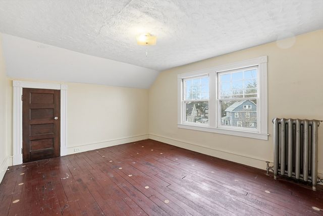 31 Trinity Ter, Springfield, MA 01108