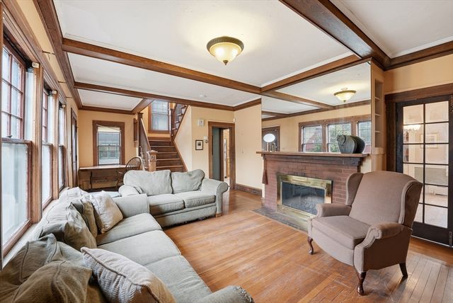 31 Trinity Ter, Springfield, MA 01108