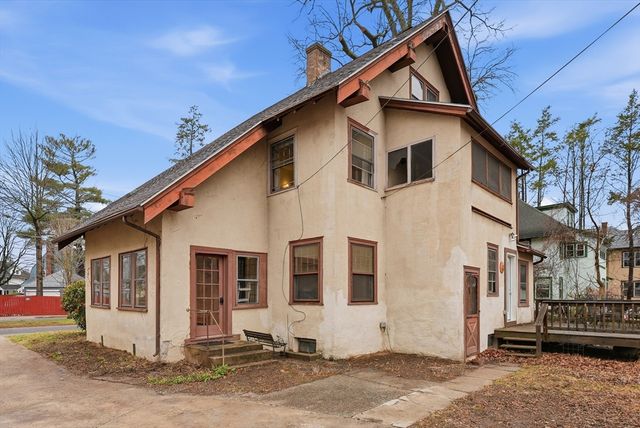 31 Trinity Ter, Springfield, MA 01108