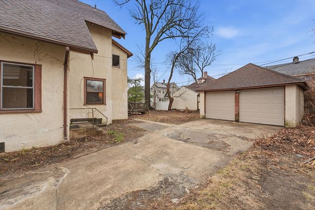 31 Trinity Ter, Springfield, MA 01108