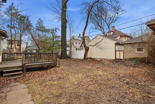 31 Trinity Ter, Springfield, MA 01108