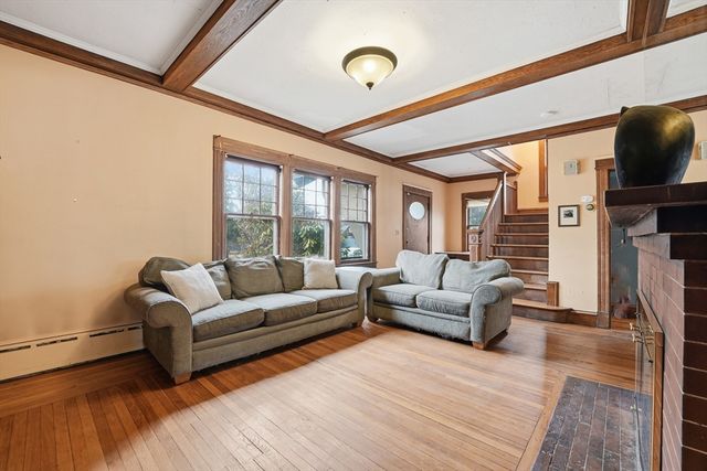 31 Trinity Ter, Springfield, MA 01108