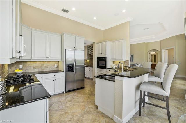 15539 Monterosso LN 202, Naples, FL 34110