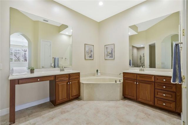 15539 Monterosso LN 202, Naples, FL 34110