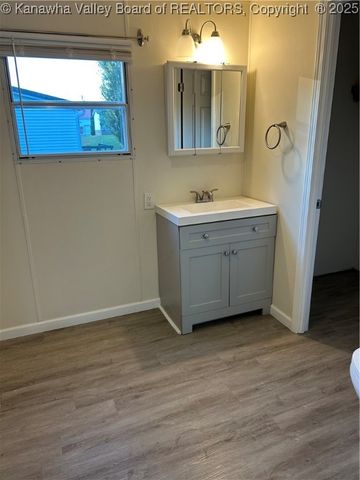 410 Harbour Lane, Hurricane, WV 25526