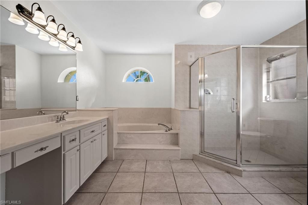 Image 15 of property listing at 411 SE 17th ST, Cape Coral, FL 33990