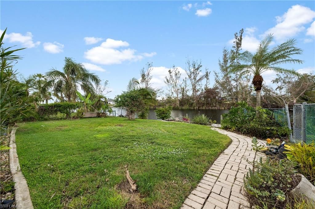 Image 7 of property listing at 411 SE 17th ST, Cape Coral, FL 33990