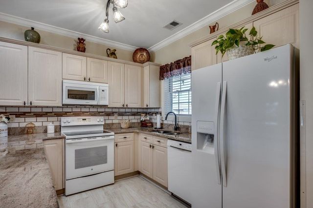 4894 Luster Leaf Cir Apt 403, Myrtle Beach, SC 29577