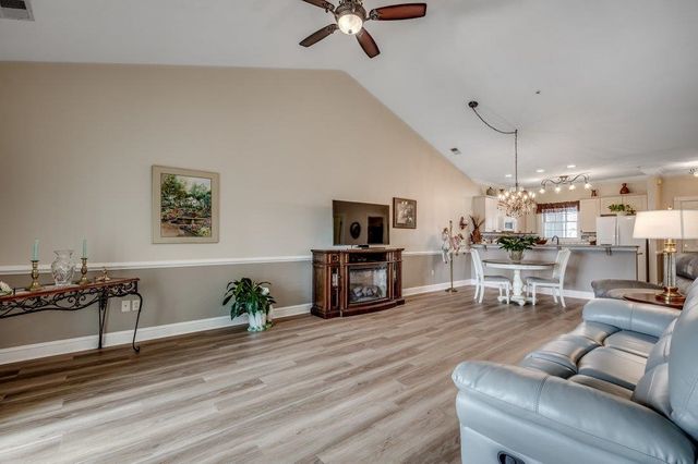 4894 Luster Leaf Cir Apt 403, Myrtle Beach, SC 29577