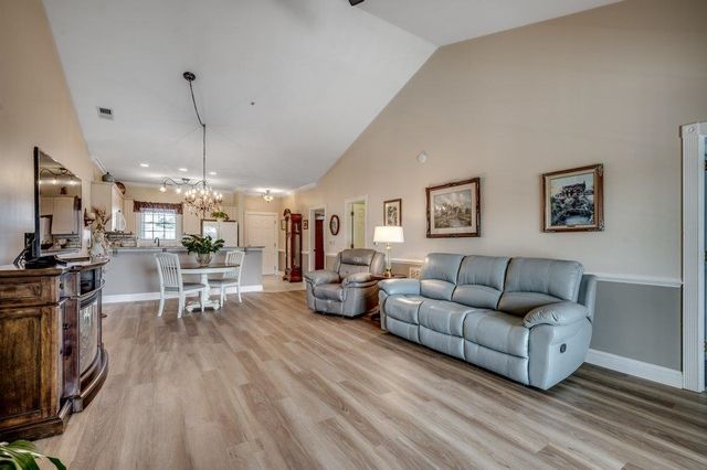 4894 Luster Leaf Cir Apt 403, Myrtle Beach, SC 29577