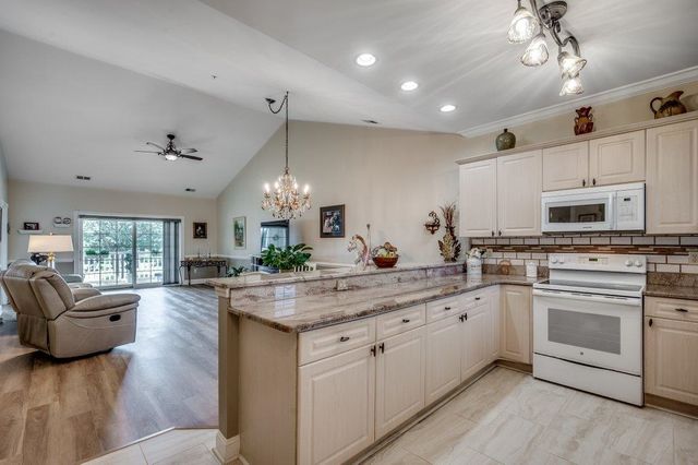 4894 Luster Leaf Cir Apt 403, Myrtle Beach, SC 29577