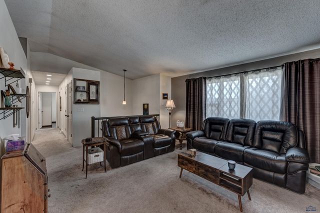 2924 MINNETONKA DR, Rapid City, SD 57702