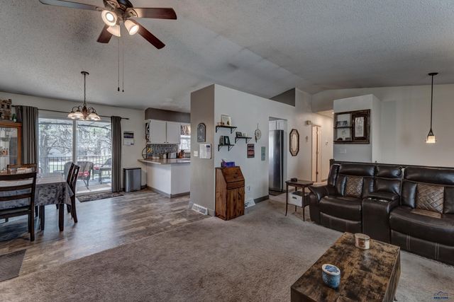 2924 MINNETONKA DR, Rapid City, SD 57702