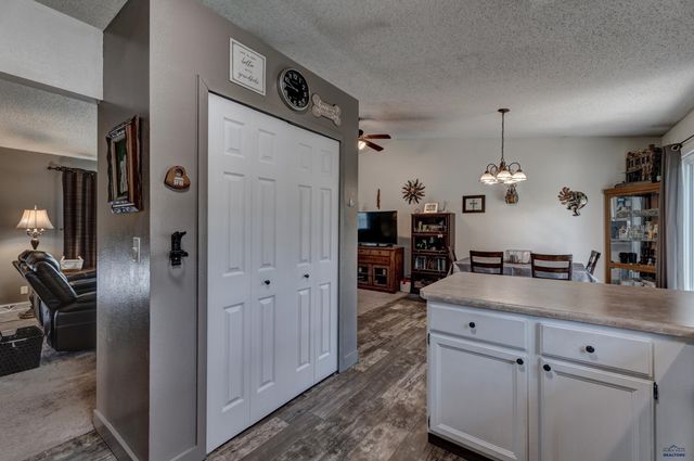 2924 MINNETONKA DR, Rapid City, SD 57702