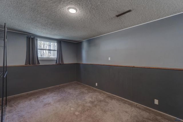 2924 MINNETONKA DR, Rapid City, SD 57702