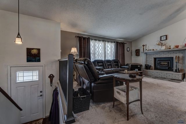 2924 MINNETONKA DR, Rapid City, SD 57702