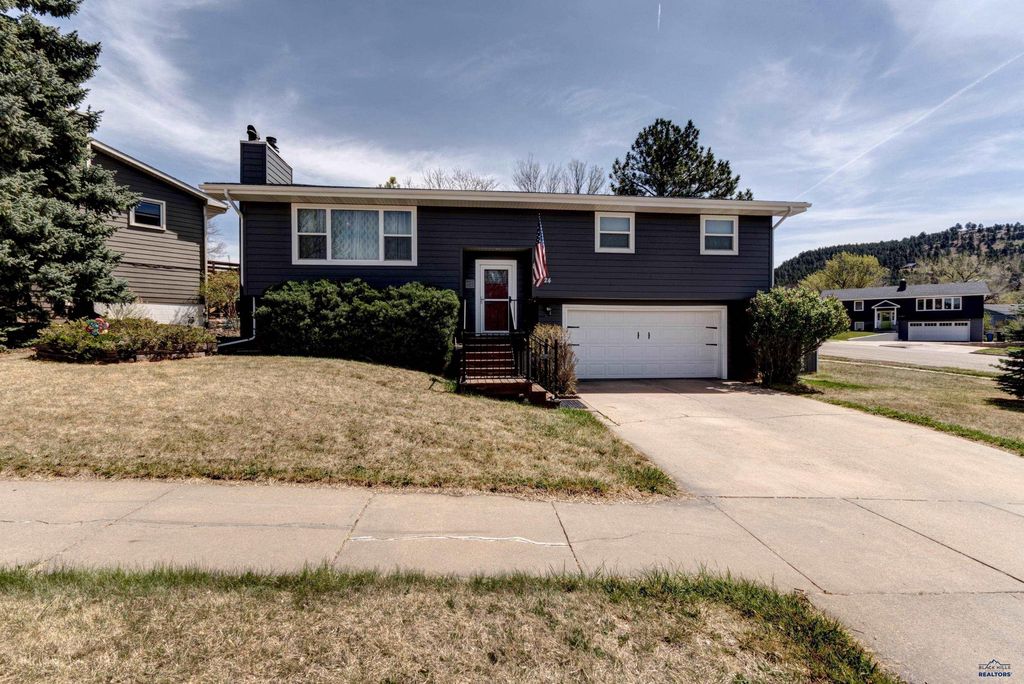 2924 MINNETONKA DR, Rapid City, SD 57702