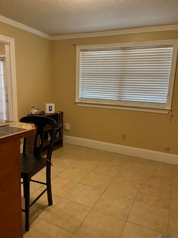 1036 N Sabine Dr, Baton Rouge, LA 70810