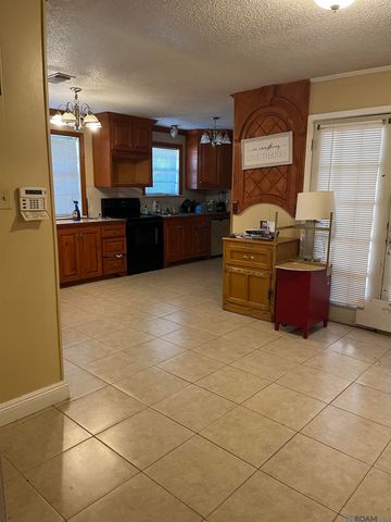 1036 N Sabine Dr, Baton Rouge, LA 70810