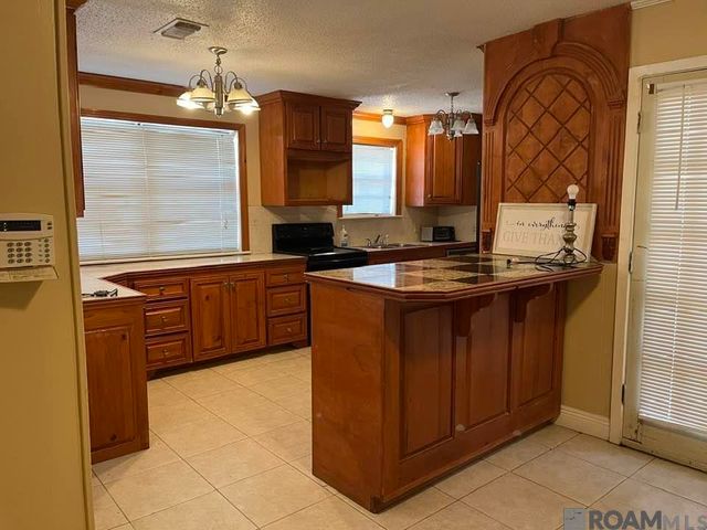 1036 N Sabine Dr, Baton Rouge, LA 70810