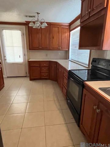 1036 N Sabine Dr, Baton Rouge, LA 70810