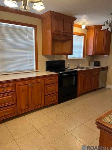 1036 N Sabine Dr, Baton Rouge, LA 70810