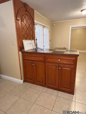 1036 N Sabine Dr, Baton Rouge, LA 70810