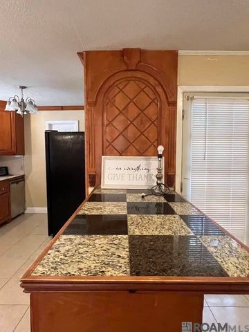 1036 N Sabine Dr, Baton Rouge, LA 70810