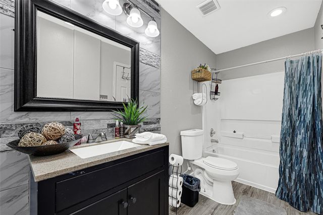 3810 Ridge Canyon Road, Baytown, TX 77521