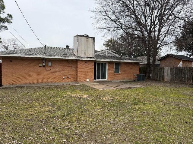 309 W Cober Drive, Grand Prairie, TX 75051