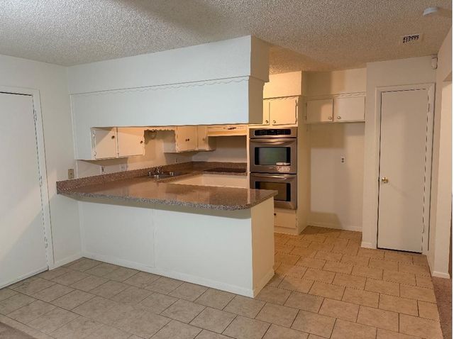 309 W Cober Drive, Grand Prairie, TX 75051