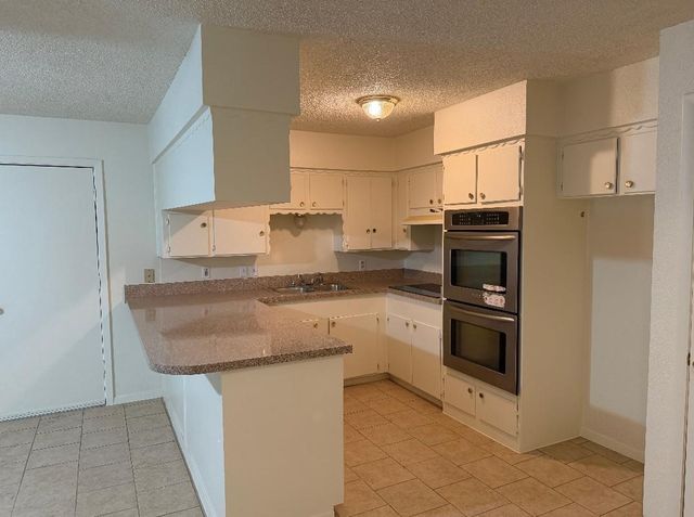 309 W Cober Drive, Grand Prairie, TX 75051