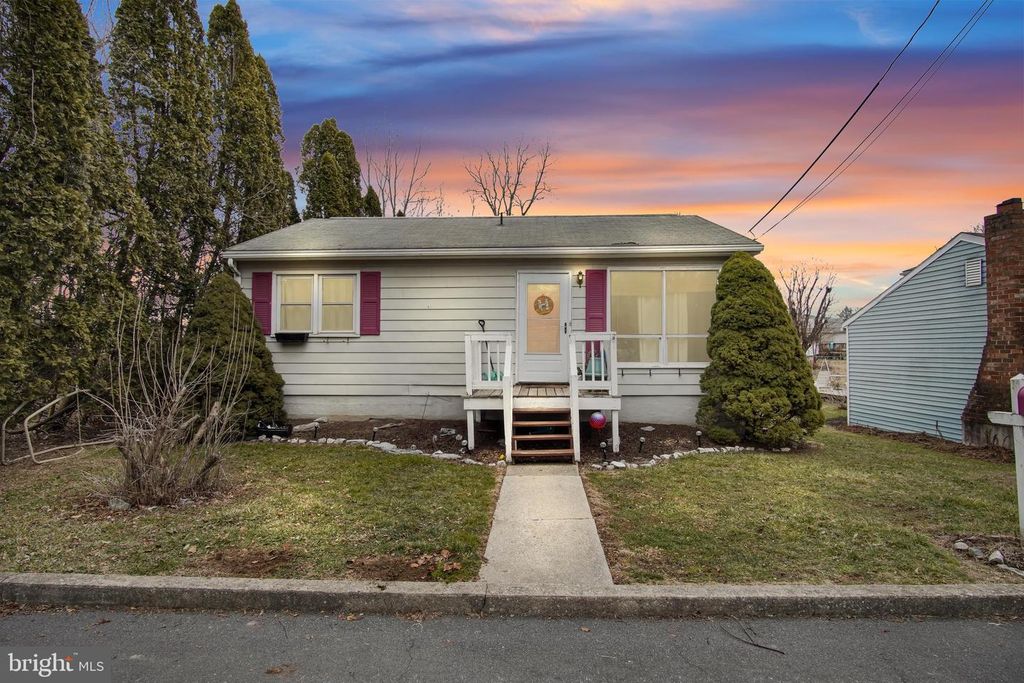 319 N UNION ST, Hummelstown, PA 17036