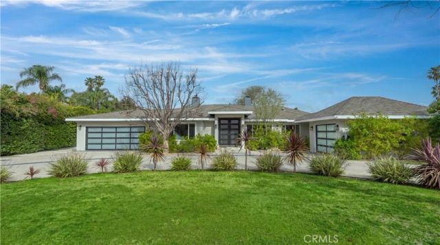 22637 Erwin Street, Woodland Hills, CA 91367