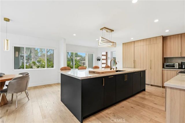 22637 Erwin Street, Woodland Hills, CA 91367