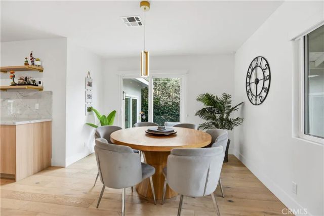 22637 Erwin Street, Woodland Hills, CA 91367